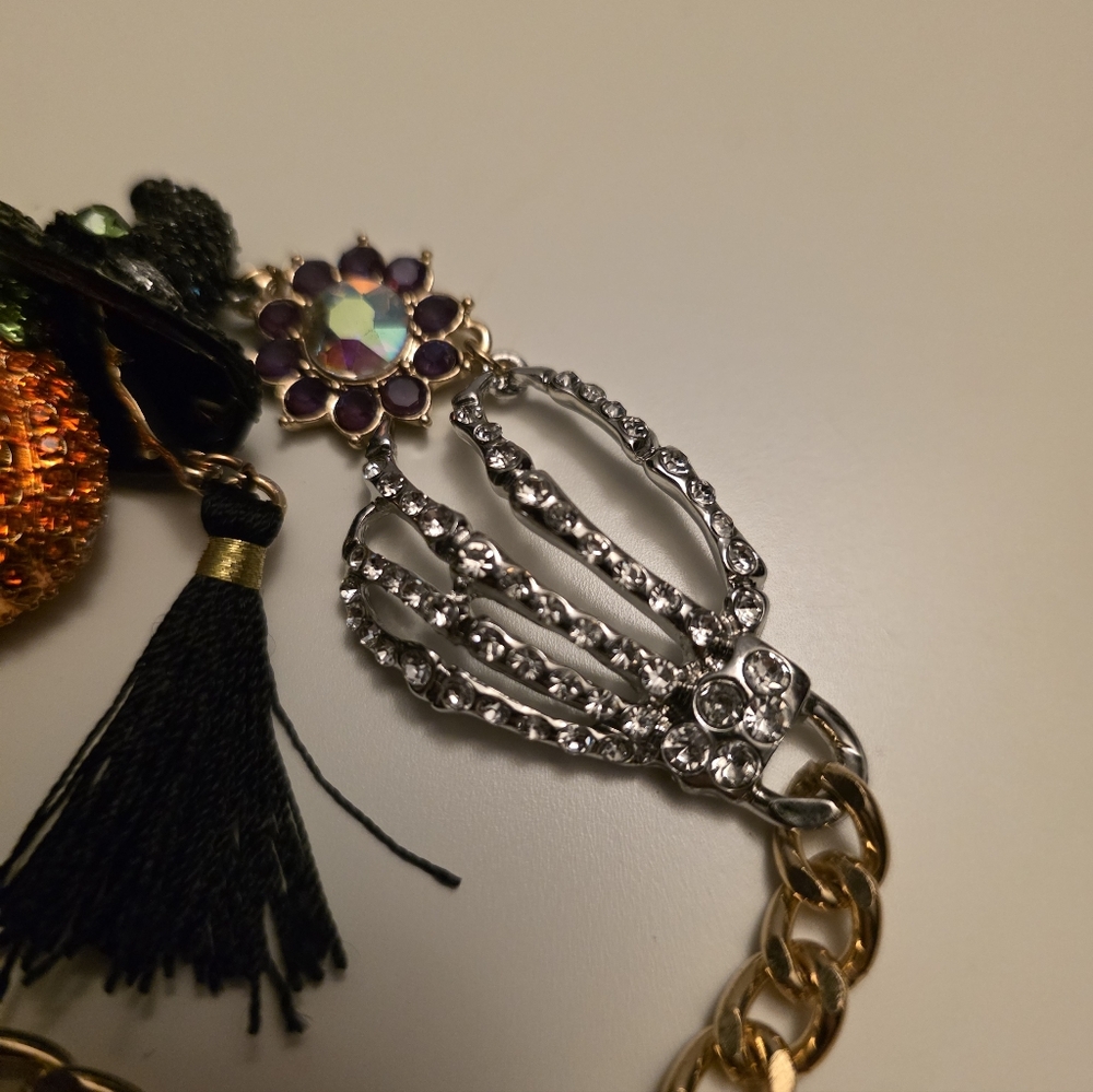 Betsey Johnson Halloween Charm Necklace, 16 inch Chain with 3 inch Extender‎ - Picture 5 of 8